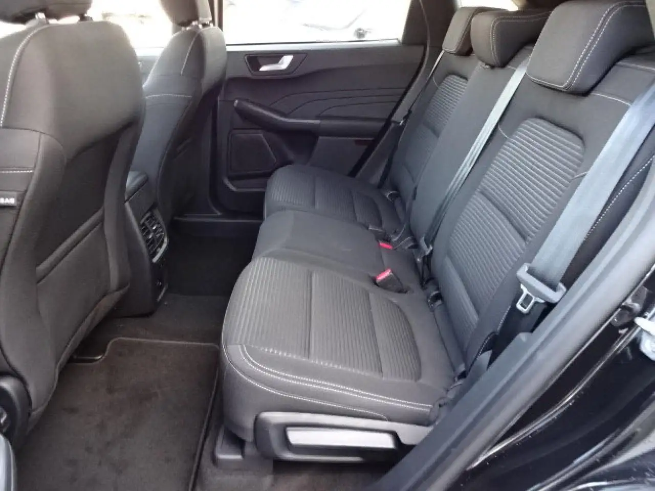 Ford Kuga Plug-In Hybrid Titanium AHK+NAVI+LED+SHZG. VO+HI — معرض صور السيارة 9