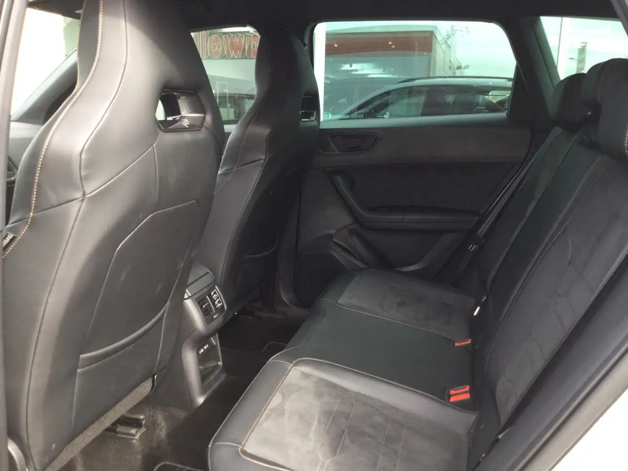 CUPRA Ateca 1.5 TSI DSG GAR 09.2029 LED ACC NAVI APP AHK — Galería del vehículo 7