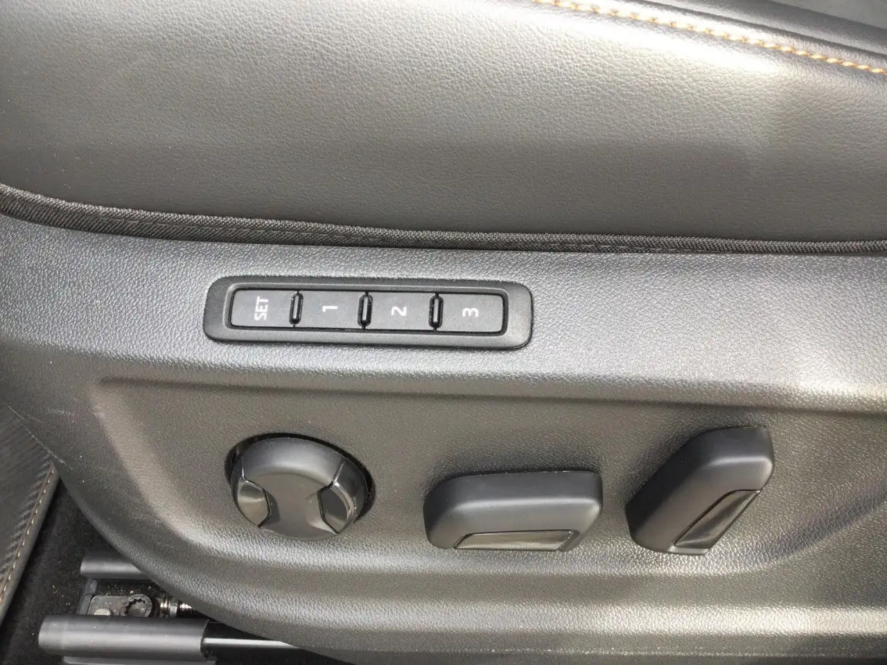 CUPRA Ateca 1.5 TSI DSG GAR 09.2029 LED ACC NAVI APP AHK — Galería del vehículo 5