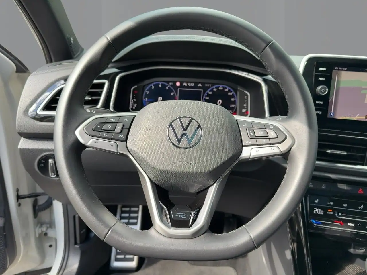 Volkswagen T-Roc 1.5 TSI R-Line DSG Panoramadach Ganzjahresreifen — Galería del vehículo 9