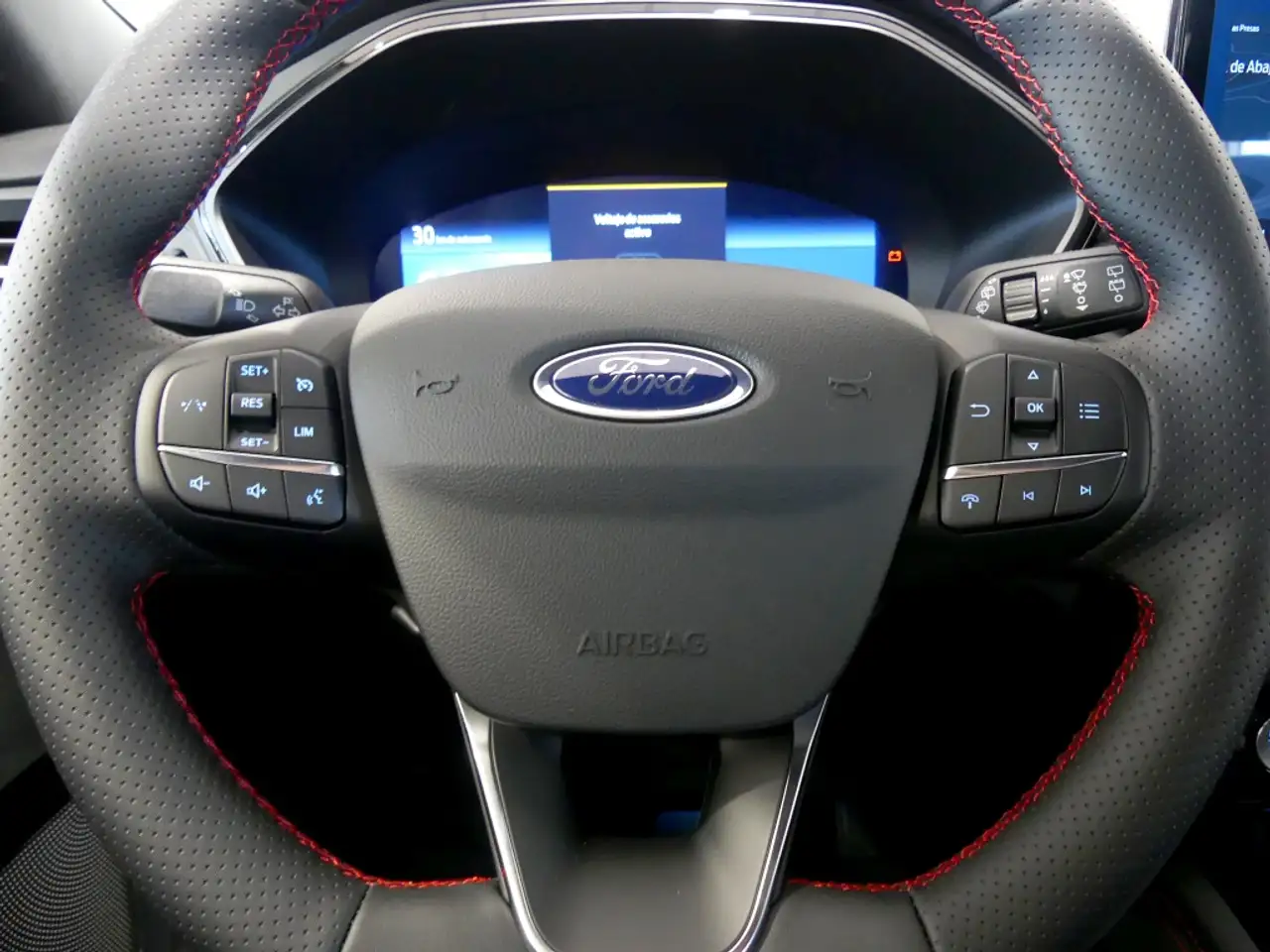 Ford Kuga 2.5 PHEV ST-LINE AUTO 243CV 5P — معرض صور السيارة 17