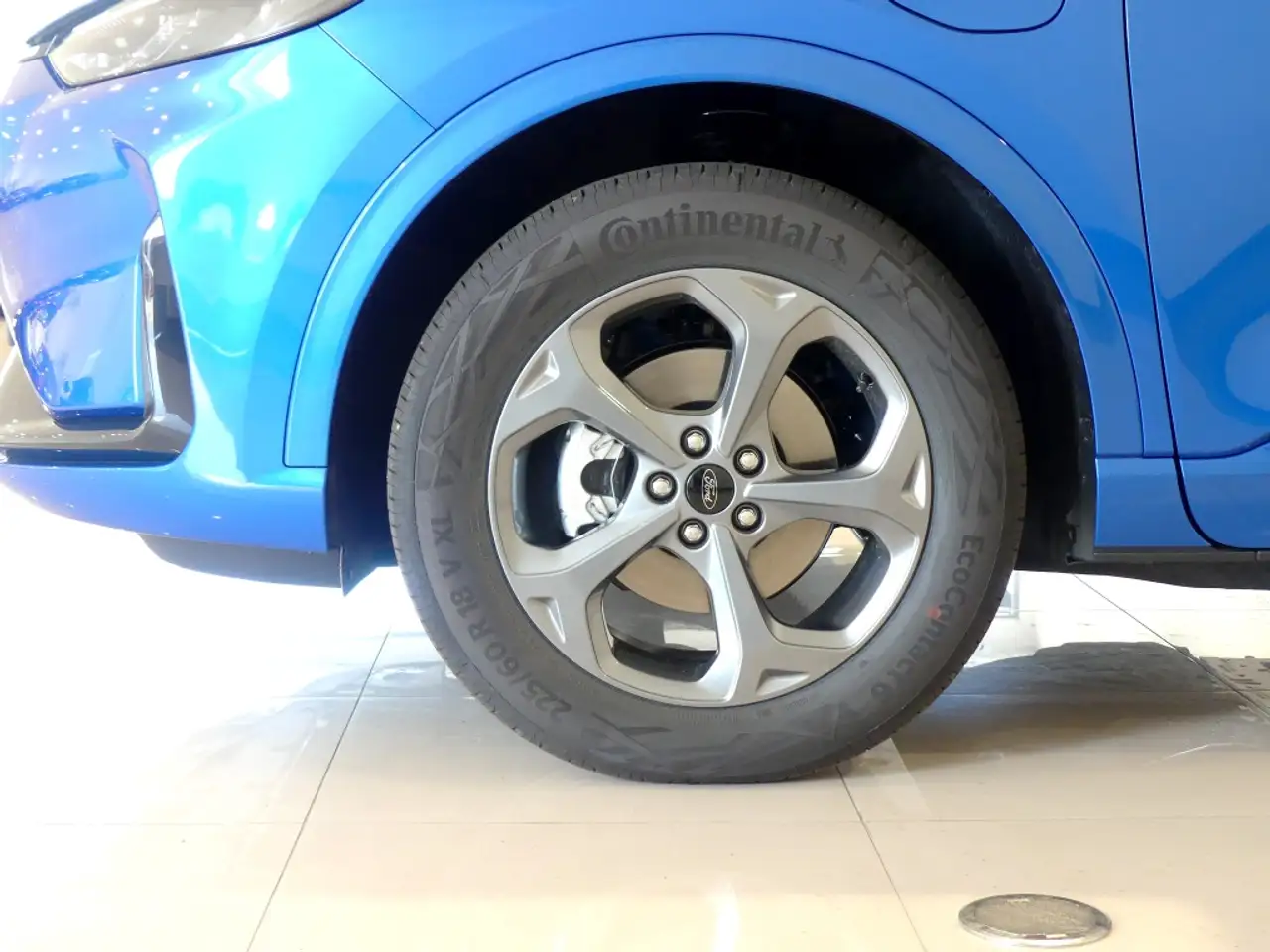 Ford Kuga 2.5 PHEV ST-LINE AUTO 243CV 5P — معرض صور السيارة 9
