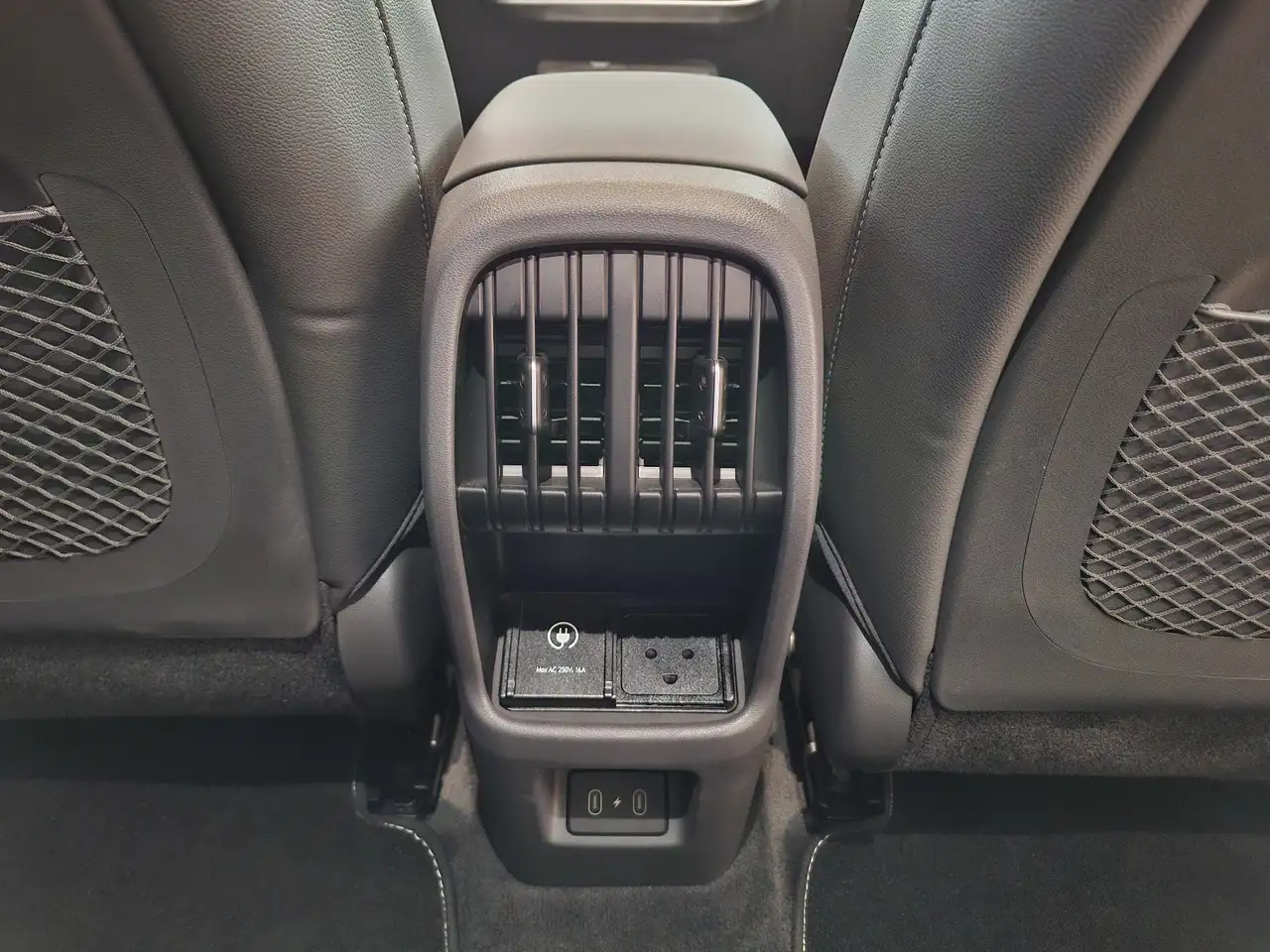 Hyundai KONA (SX2) 65,4kWh PRIME — Galería del vehículo 17