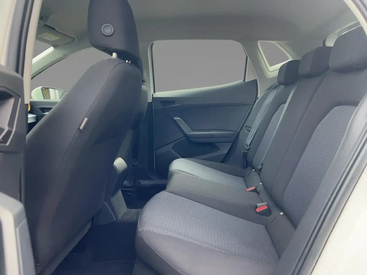 SEAT Ibiza 1.0 TSI Style Edition 6-Gang LED PDC Klima — Vehicle gallery 8