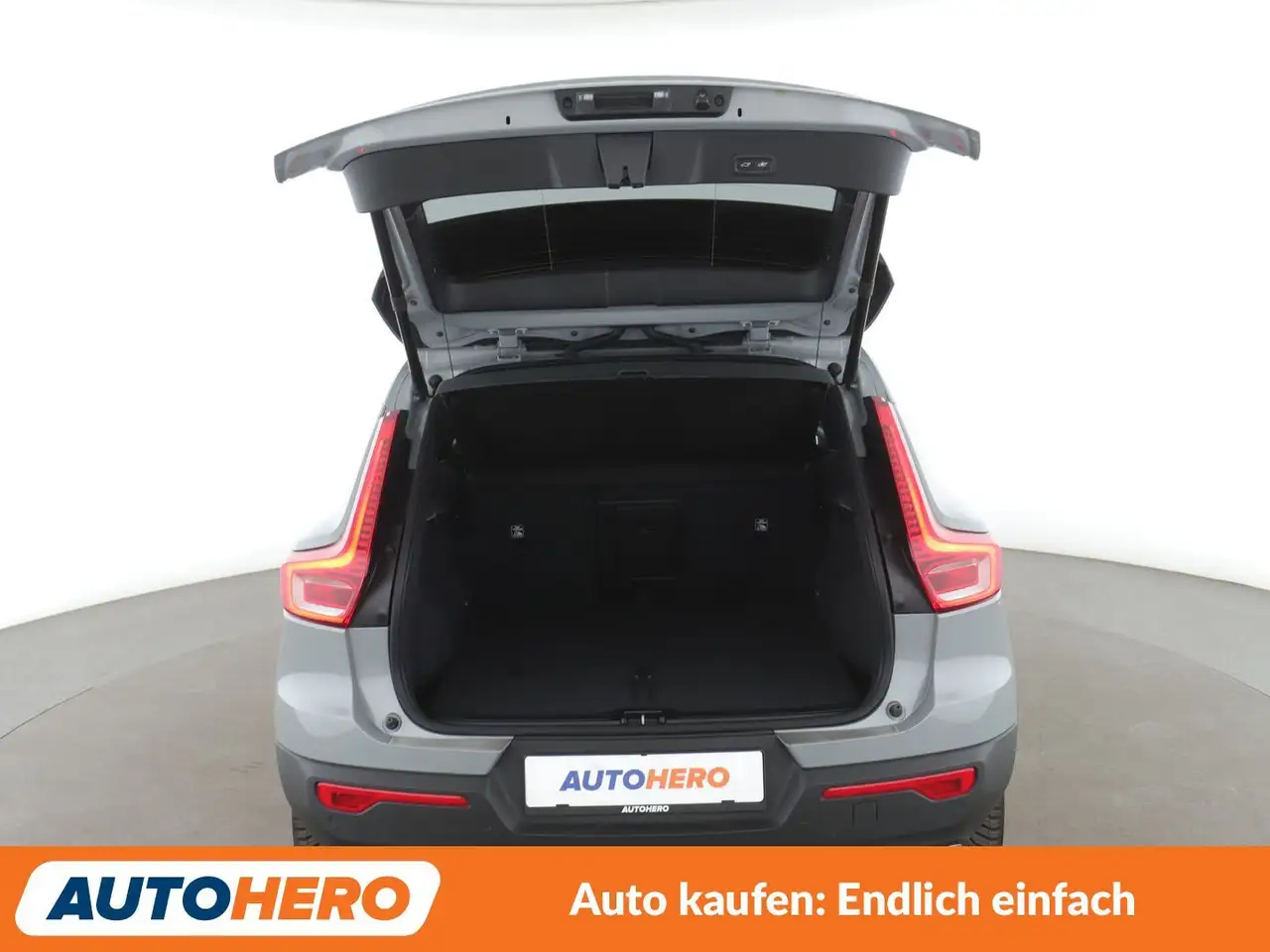 Volvo XC40 2.0 B3 Mild-Hybrid Core 2WD Aut.*LED*NAVI*TEMPO* — Galería del vehículo 16