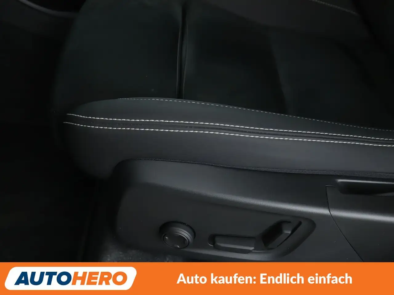 Volvo XC40 2.0 B3 Mild-Hybrid Core 2WD Aut.*LED*NAVI*TEMPO* — Galería del vehículo 27