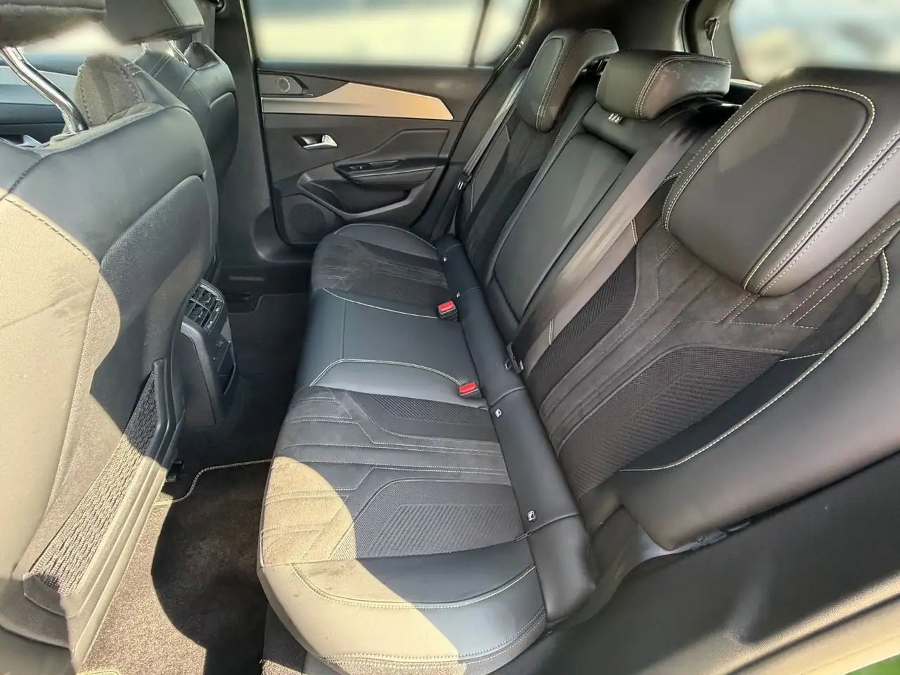 Peugeot 308 1.2 PureTech 130 GT ACC KeyLess LED Navi PDC — Vehicle gallery 8