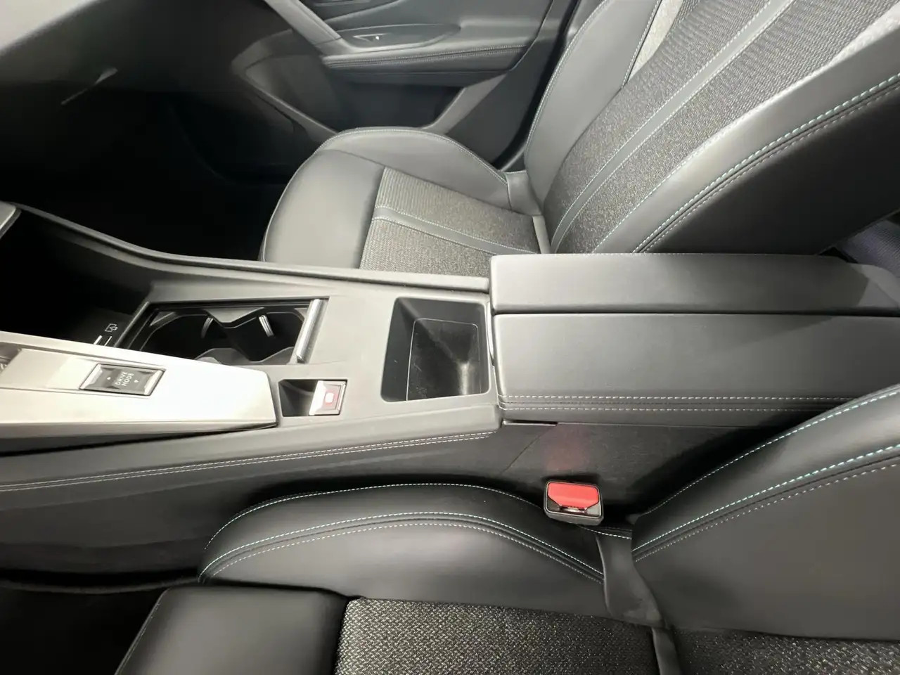Peugeot 308 Allure 1.2 AT*LED*360°K*Navi*SHZ*uvm — معرض صور السيارة 14