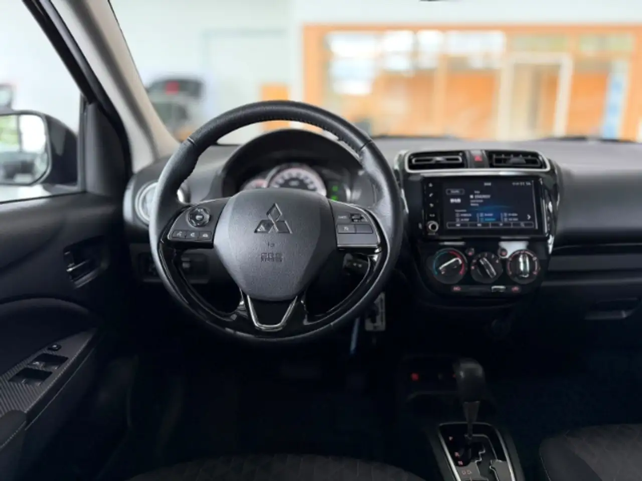 Mitsubishi Space Star Select+ 1,2 l MIVEC CVT AS&G — Galerie du véhicule 12