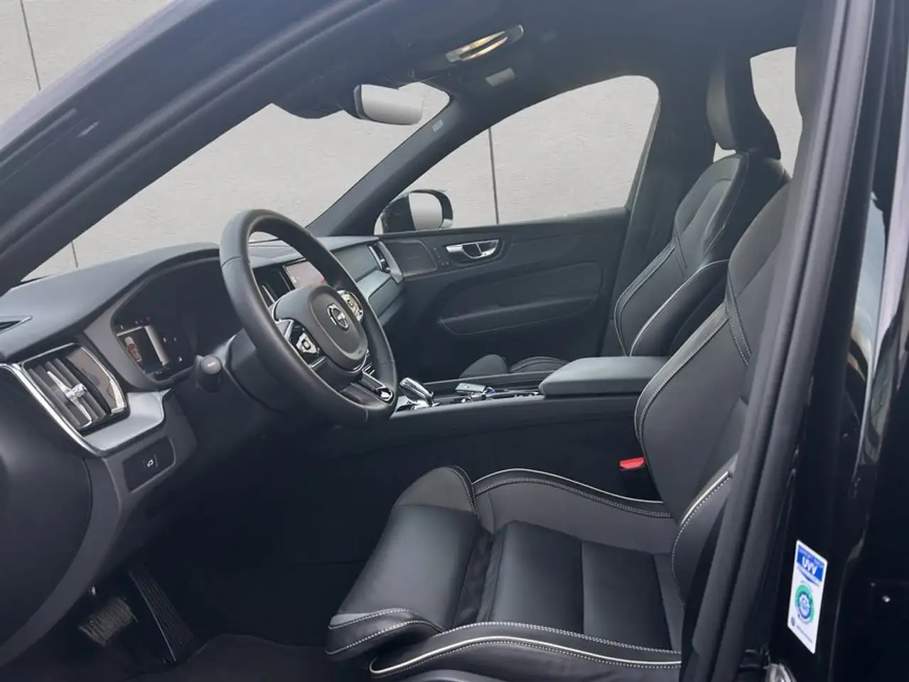 Volvo XC60 XC602.0 B5 B AWD Plus Dark — Vehicle gallery 10