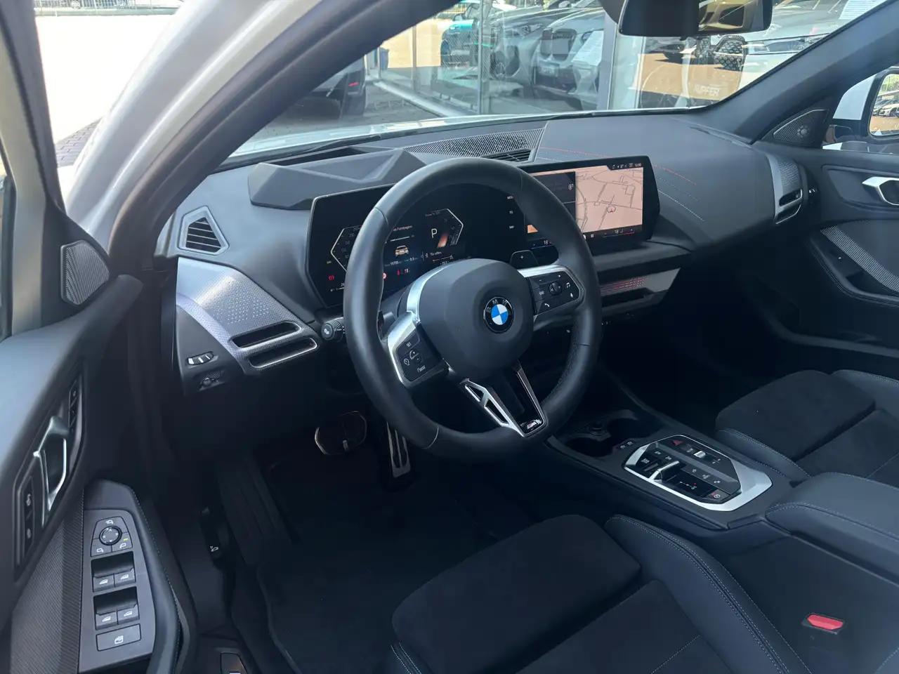 BMW 120 i M Sportp. Ad.LED°AHK°elSitze°HUP+Harm-Kard — Galerie du véhicule 7