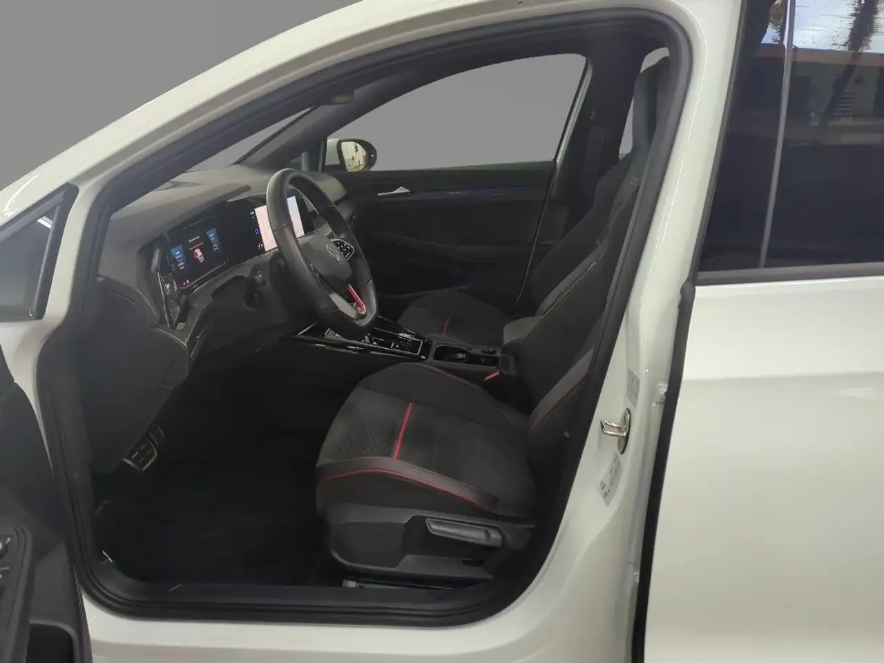 Volkswagen Golf GTI Clubsport LED+ NAVI TRAVEL 18" KAM DAB+ — Vehicle gallery 7
