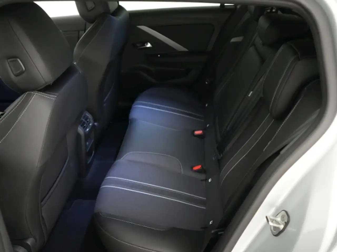 Opel Astra L ST GS+AHK+NAVI+360 GRAD KAMERA+SITZ-/LENKRADHEIZ — معرض صور السيارة 11