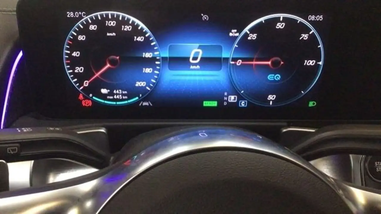Mercedes-Benz EQB 250 250+ — Vehicle gallery 18