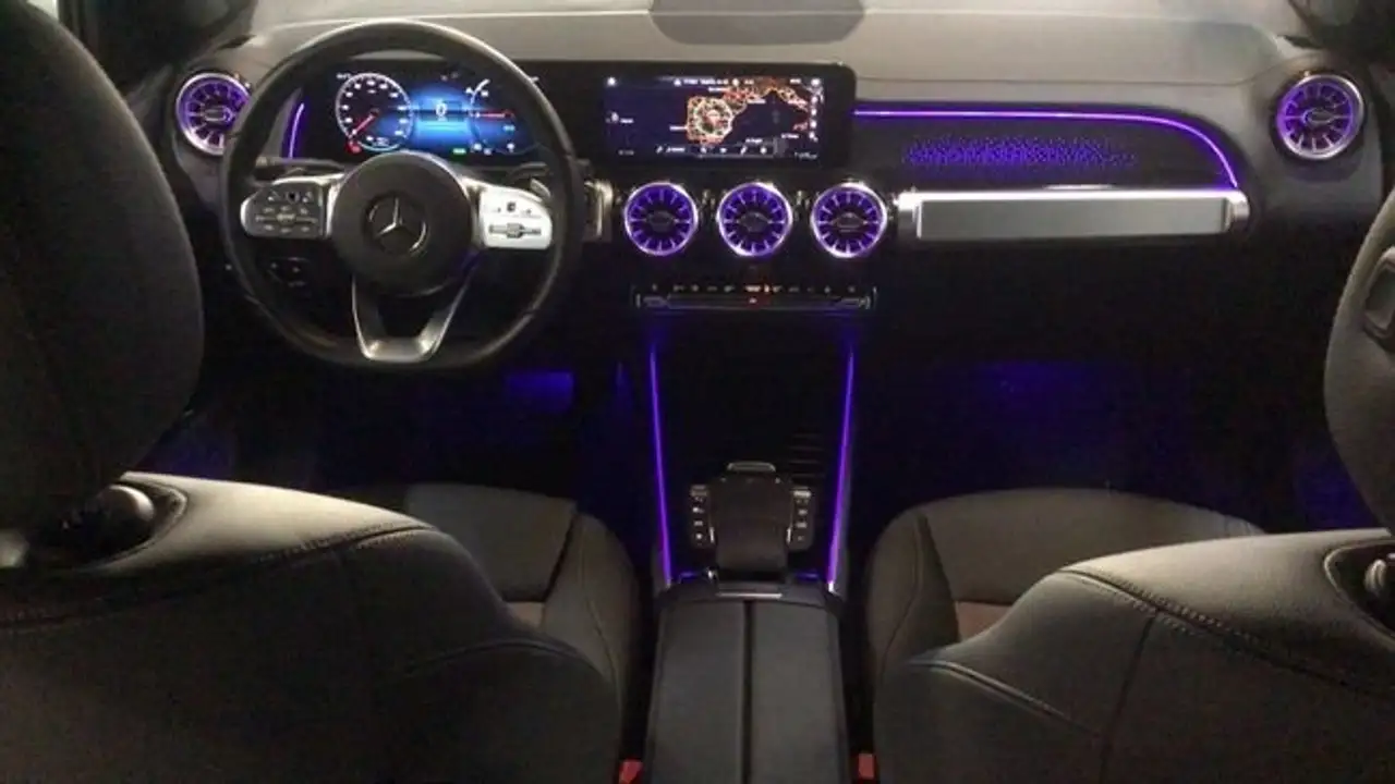 Mercedes-Benz EQB 250 250+ — Vehicle gallery 8