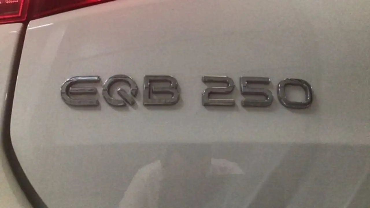 Mercedes-Benz EQB 250 250+ — Vehicle gallery 12