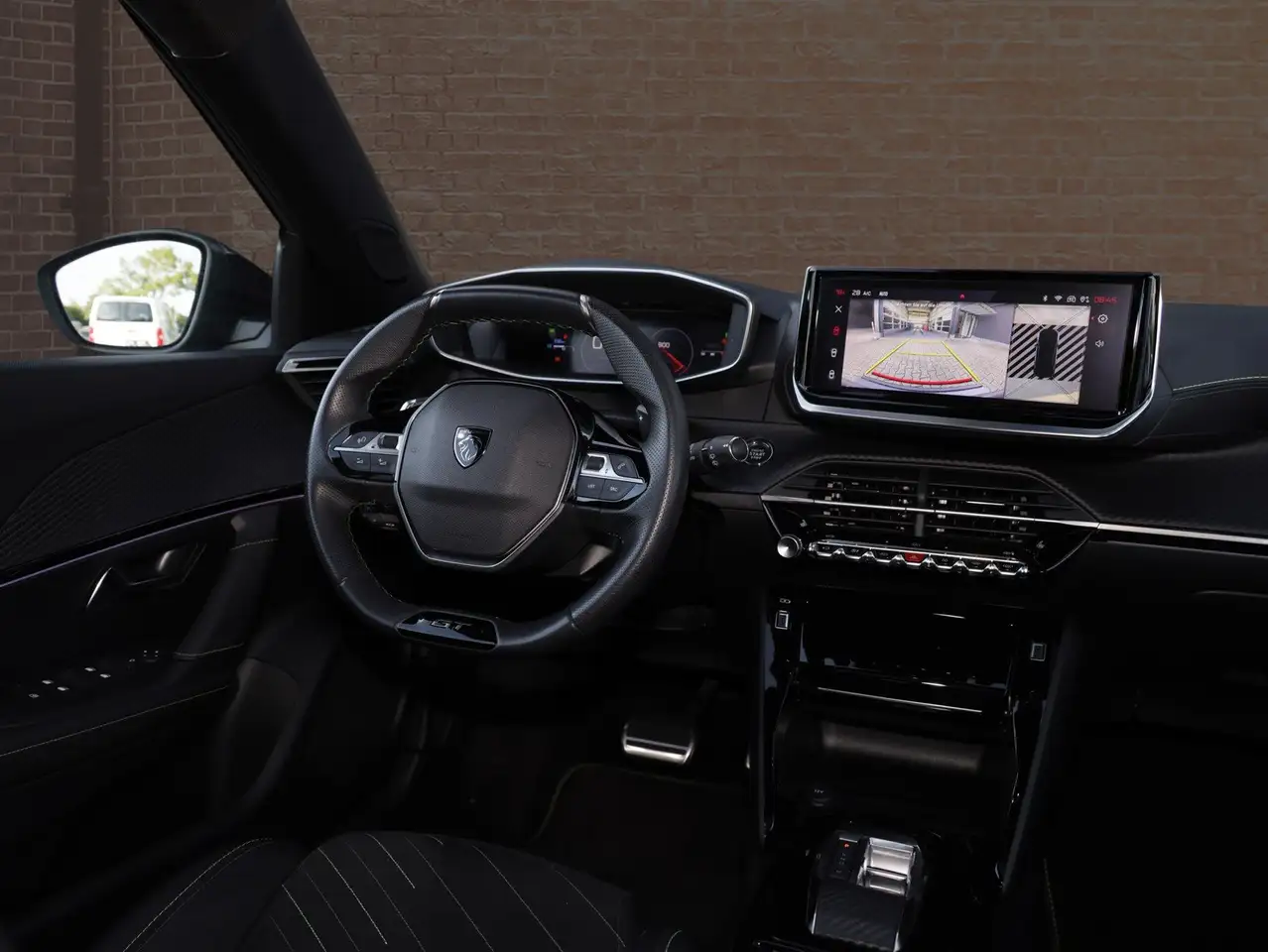 Peugeot 2008 GT — Vehicle gallery 11