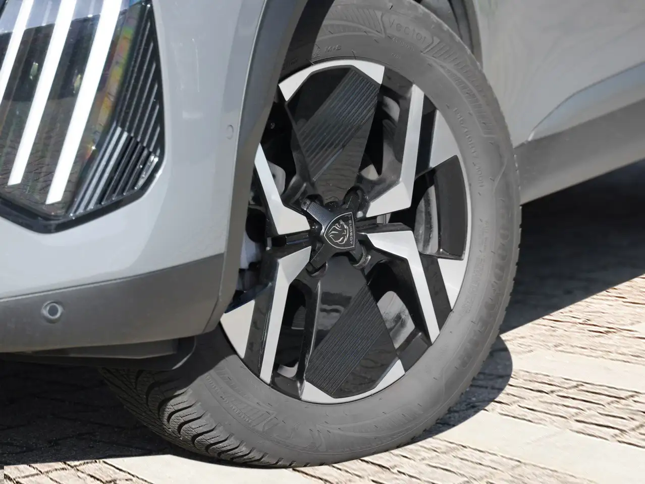 Peugeot 2008 GT — Vehicle gallery 5