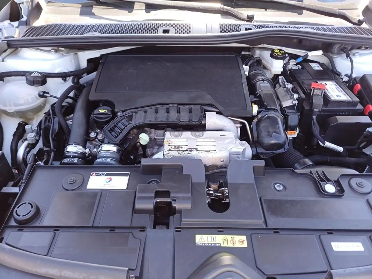 Citroen C4 PureTech 130 S&S Feel Pack — Vehicle gallery 5