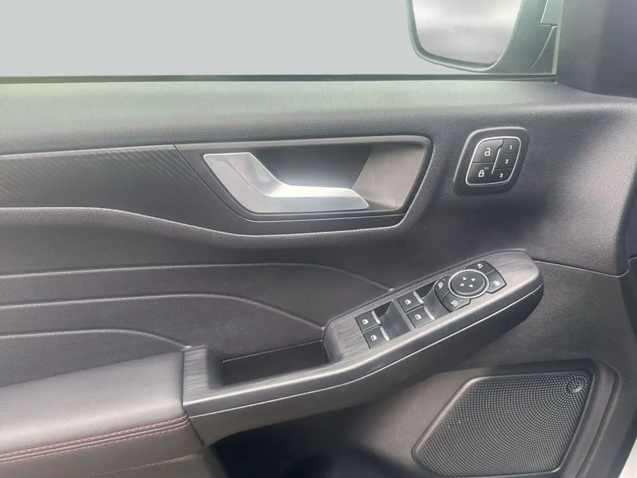 Ford Kuga 2.5 Duratec FHEV ST-LINE X — Galería del vehículo 15