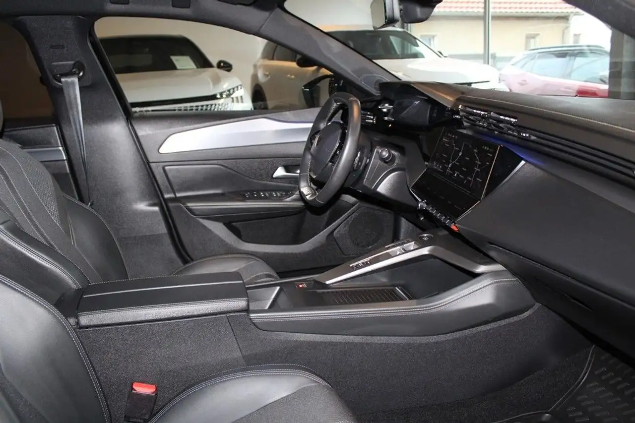 Peugeot 308 SW GT 1.2 PureTech 130 EAT8*LED*ACC*KAMERA* — Galerie du véhicule 17