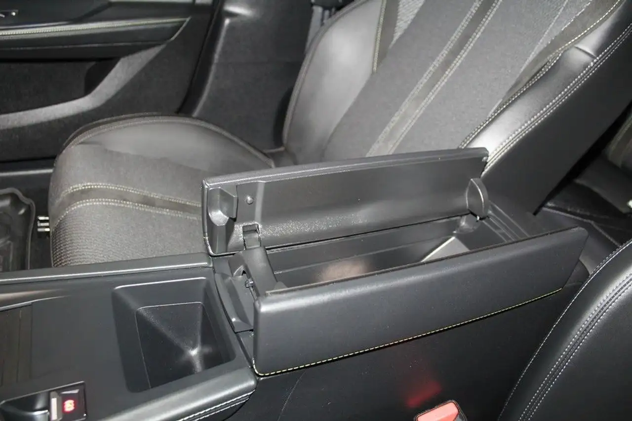 Peugeot 308 SW GT 1.2 PureTech 130 EAT8*LED*ACC*KAMERA* — Galerie du véhicule 25