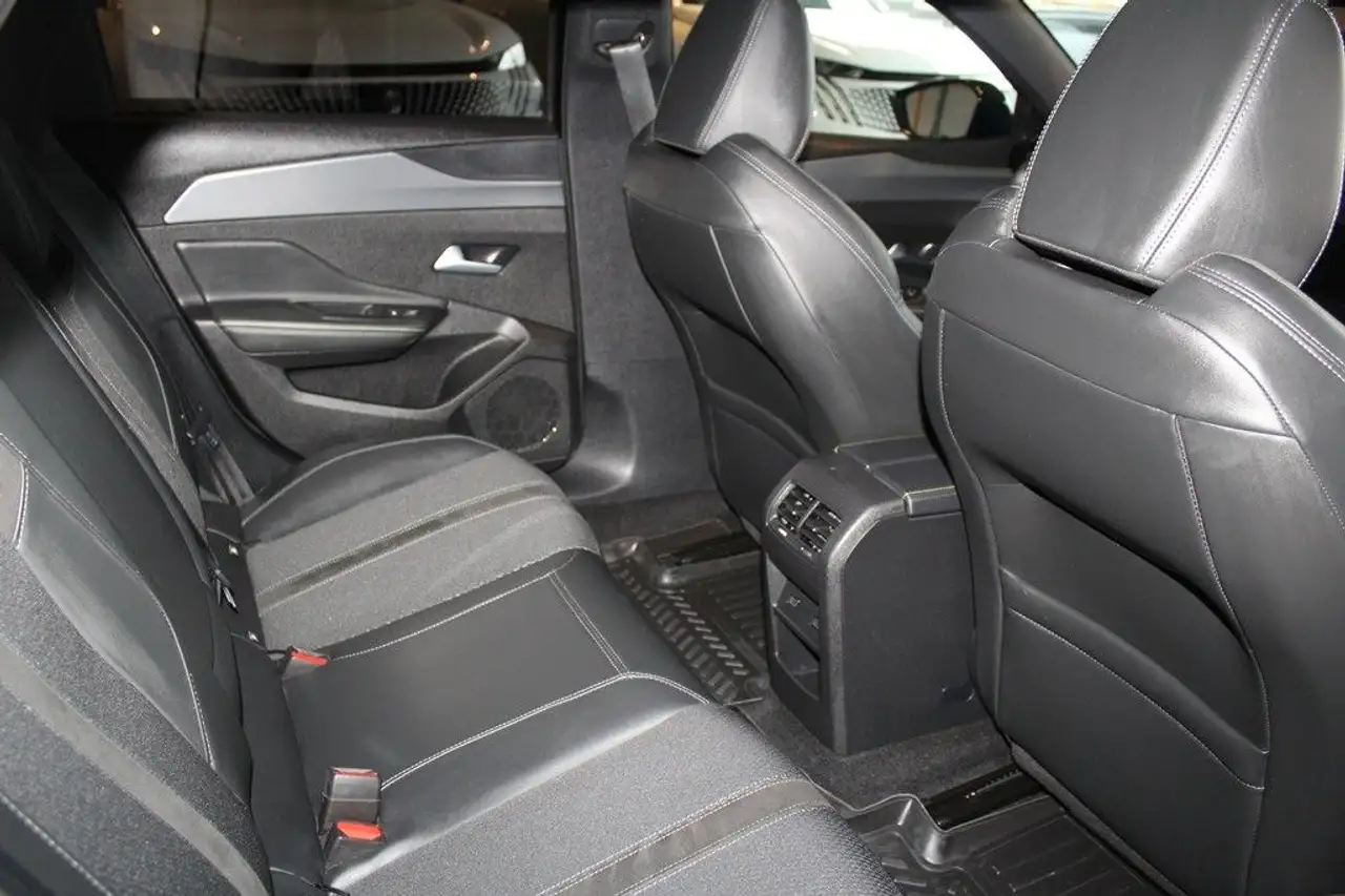 Peugeot 308 SW GT 1.2 PureTech 130 EAT8*LED*ACC*KAMERA* — Galerie du véhicule 15