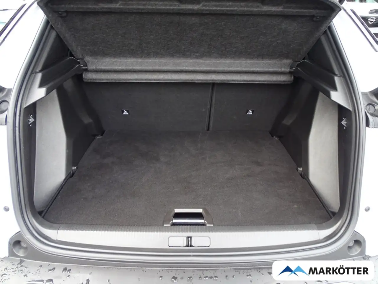 Peugeot 2008 Allure/SHZ/LED/ — Vehicle gallery 10