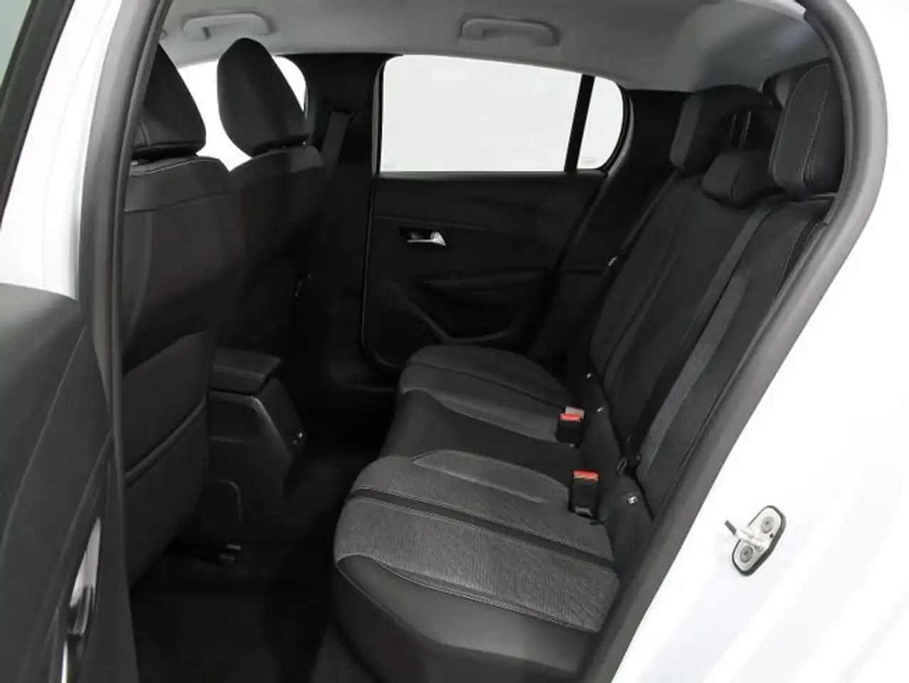 Peugeot 208 PureTech 73kW (100CV) Allure — معرض صور السيارة 9