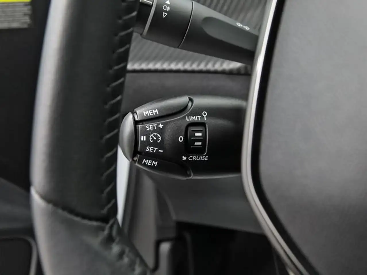 Peugeot 208 PureTech 73kW (100CV) Allure — معرض صور السيارة 17