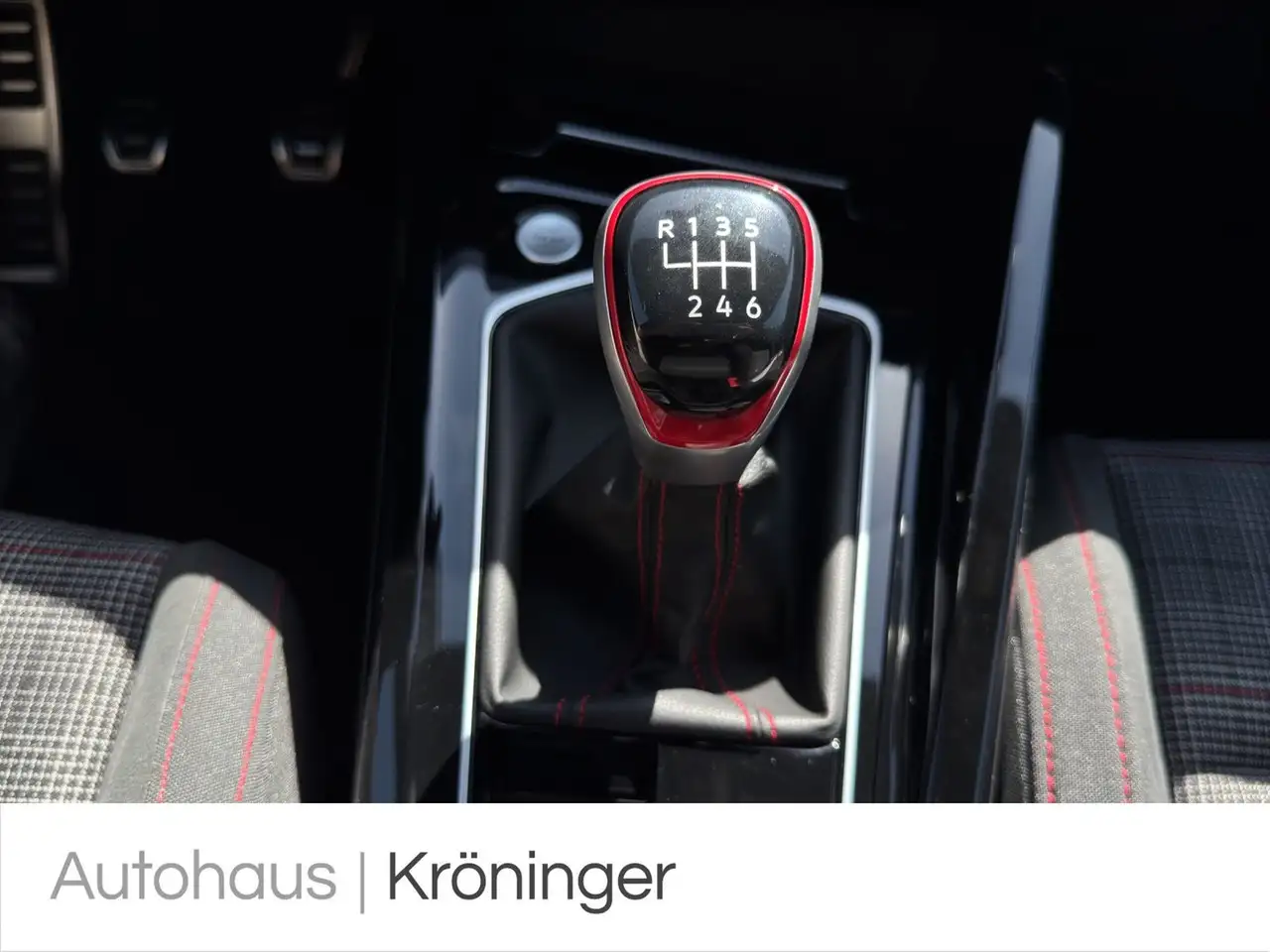 Volkswagen Golf VIII GTI 2.0 TSI LED Lane *245 PS* — Vehicle gallery 18