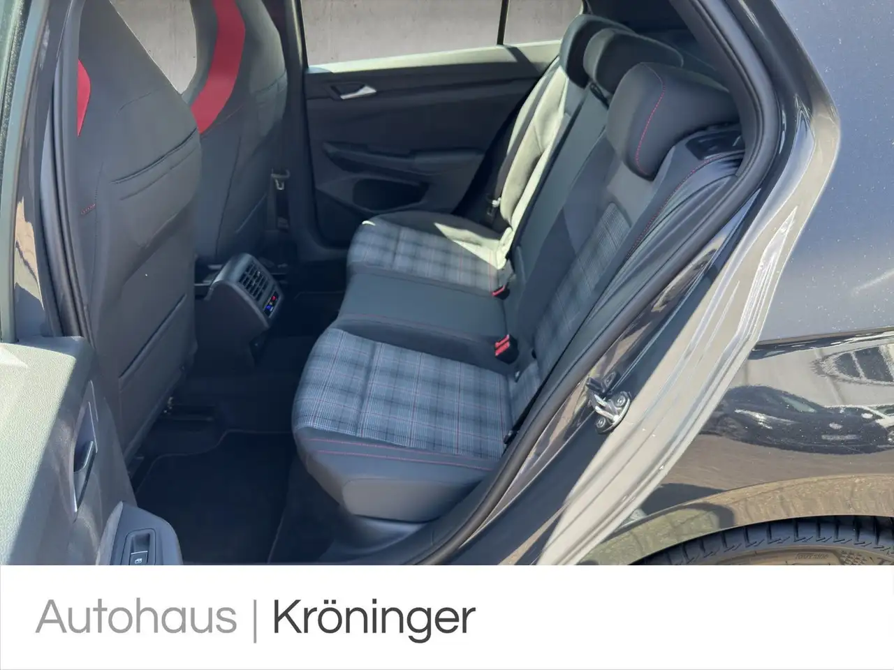 Volkswagen Golf VIII GTI 2.0 TSI LED Lane *245 PS* — Vehicle gallery 10