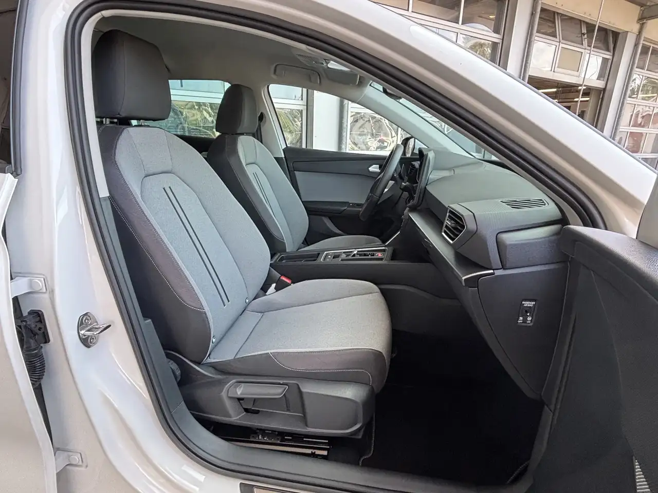 SEAT Leon Sportstourer 1.5 eTSI 110 kW Style AHK SHZ — Galerie du véhicule 7