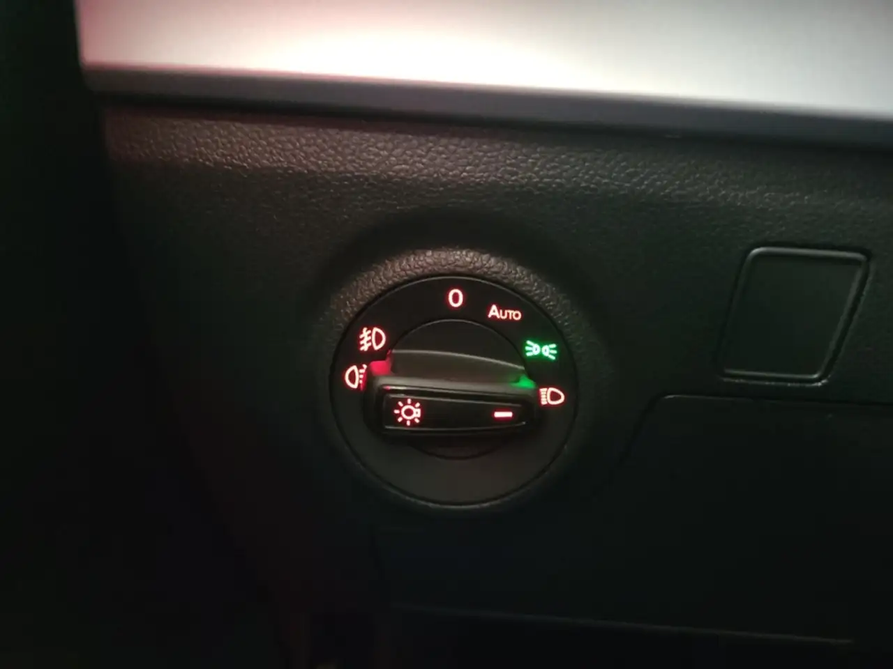 SEAT Ibiza FR NAV LED DIG-DISPLAY SITZ.HZG TEMPOMAT APPLE/AND — Galería del vehículo 19