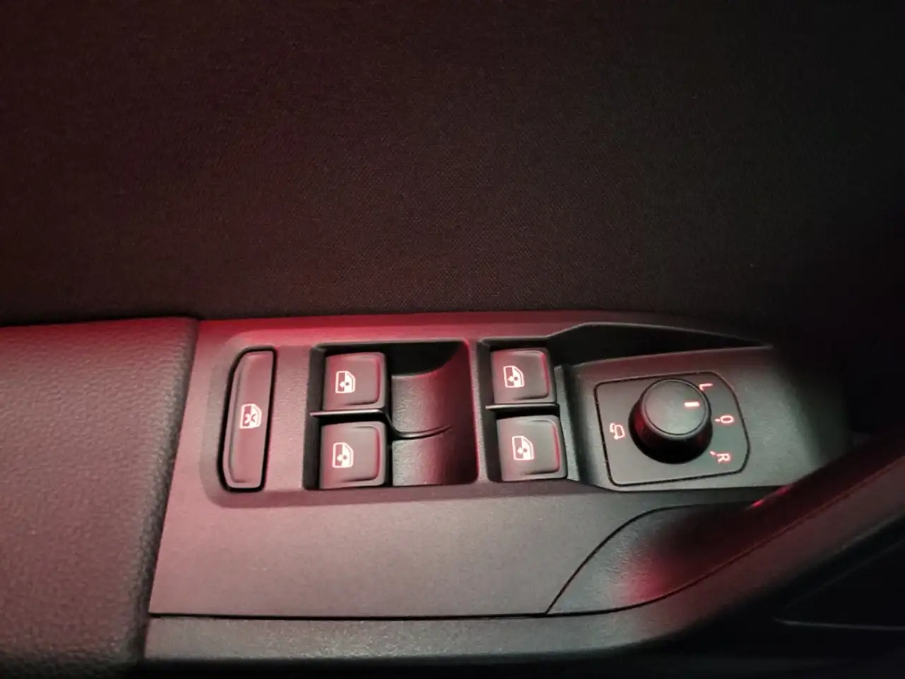 SEAT Ibiza FR NAV LED DIG-DISPLAY SITZ.HZG TEMPOMAT APPLE/AND — Galería del vehículo 20