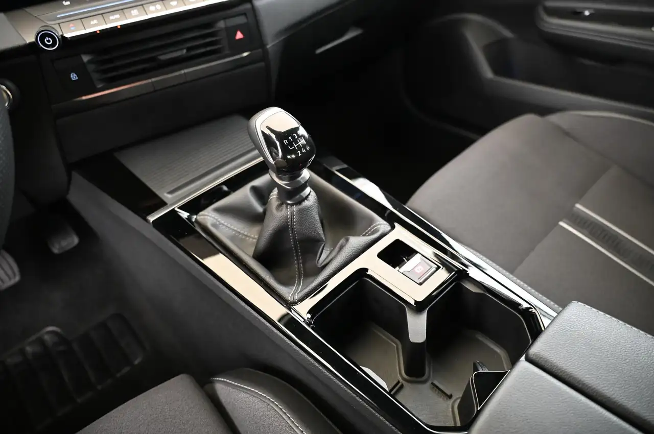 Opel Astra L 1.2 GS-Line LED/NAVI/KAMERA/SHZ/17 — Galerie du véhicule 14