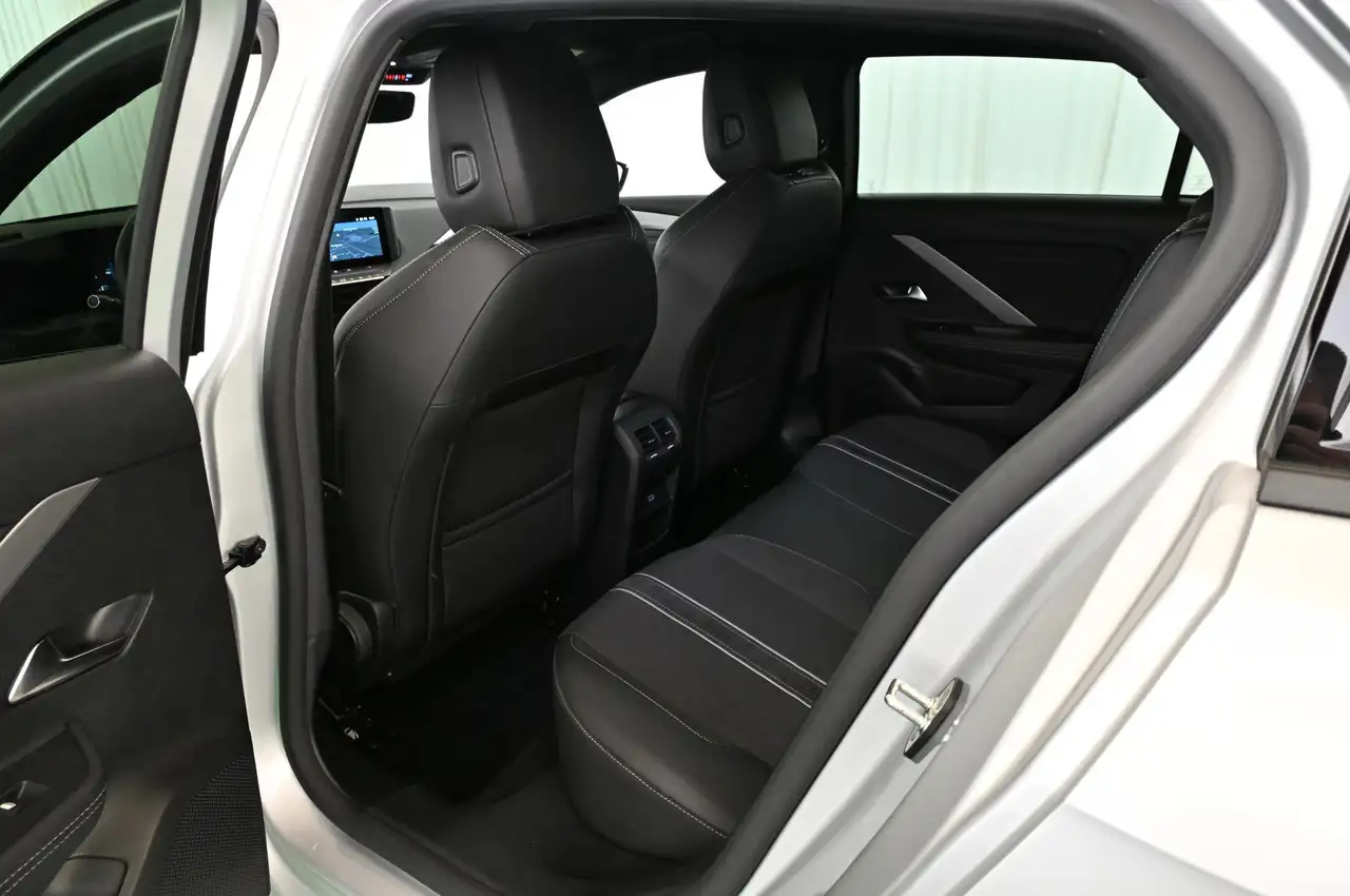 Opel Astra L 1.2 GS-Line LED/NAVI/KAMERA/SHZ/17 — Galerie du véhicule 23