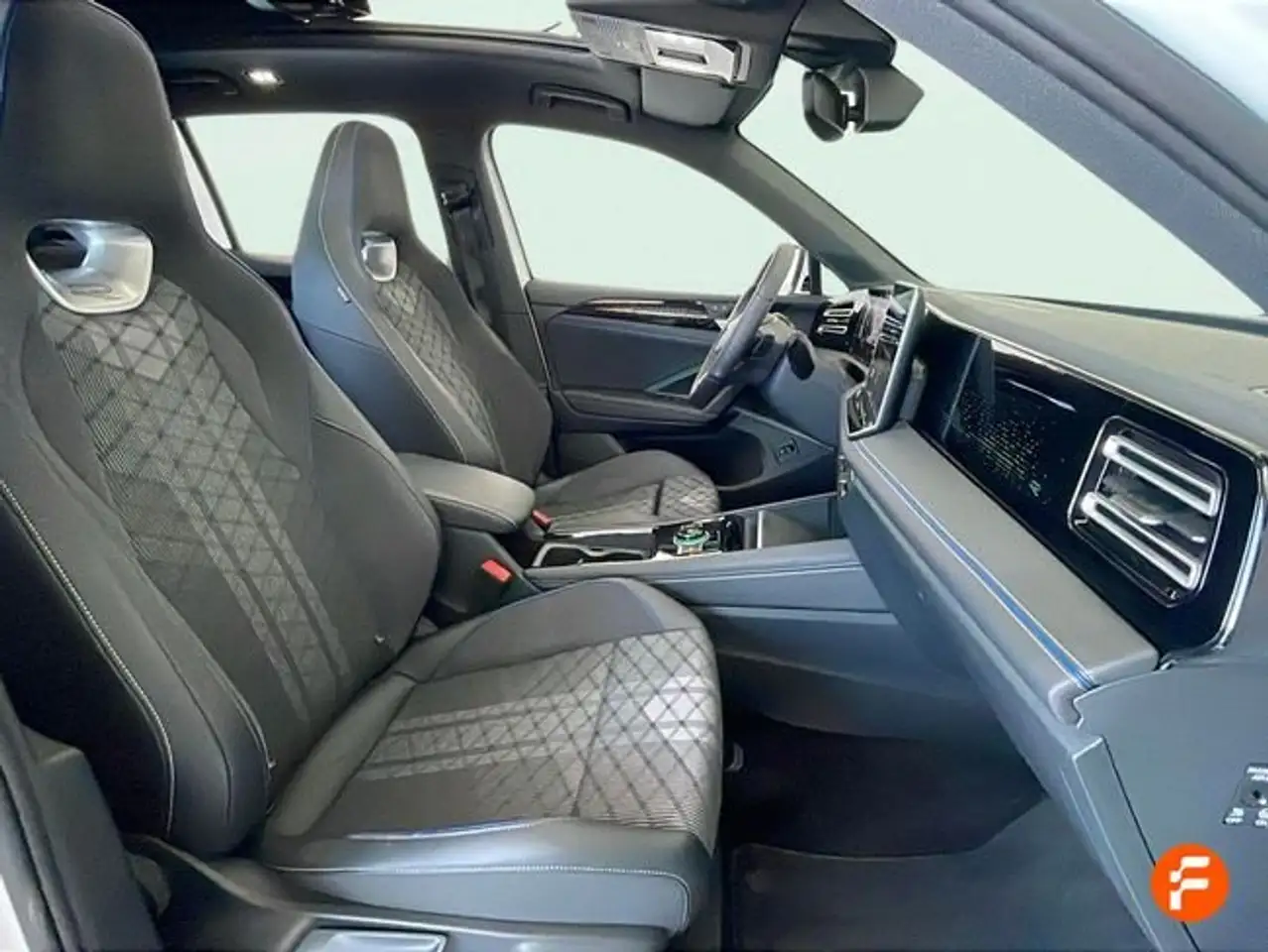 Volkswagen Tiguan R-Line 1.5 eTSI 110kW (150CV) DSG — Vehicle gallery 11