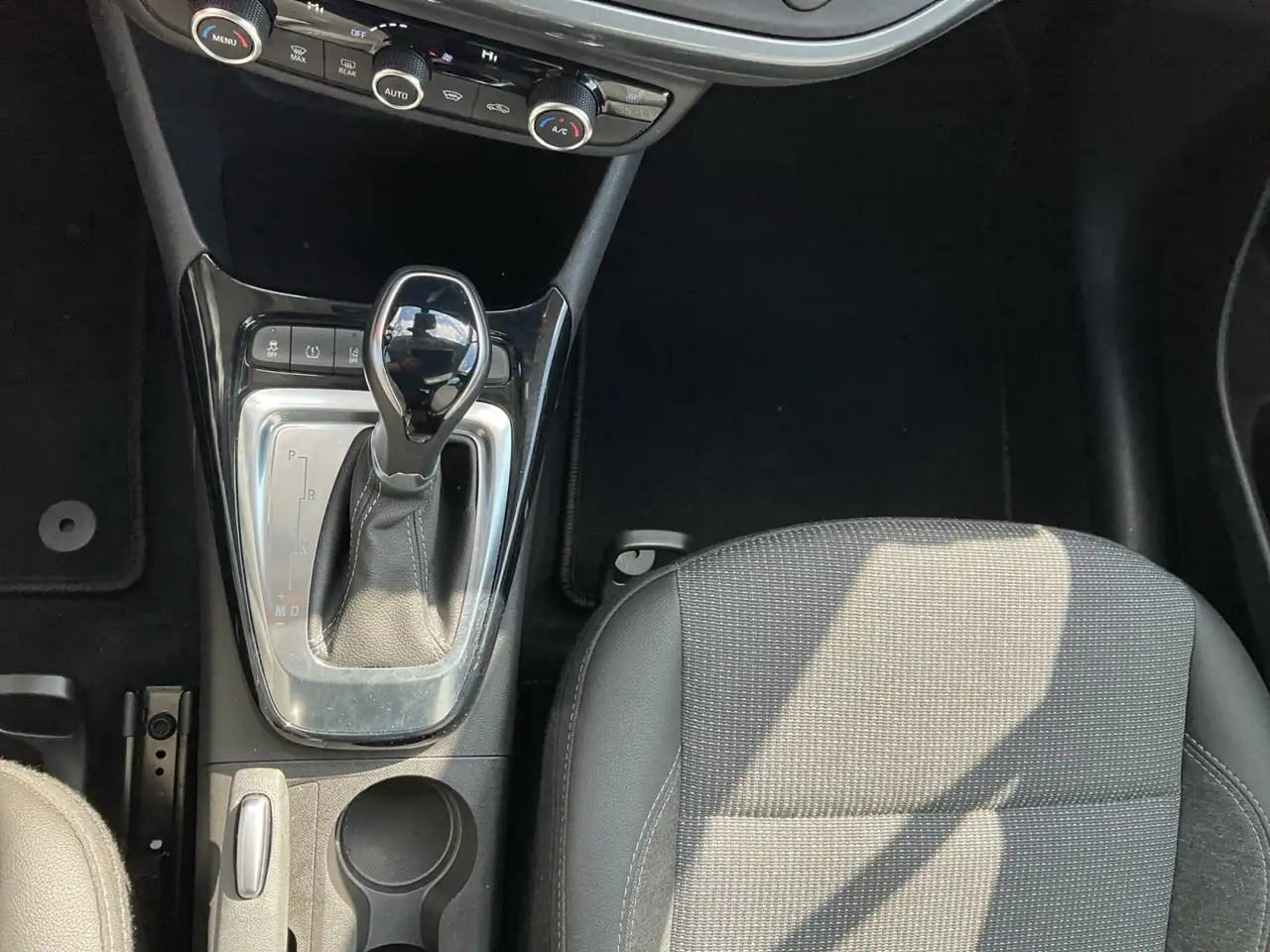 Opel Crossland 1.2 Turbo NUR 18938 KILOMETER+GARANTIE — معرض صور السيارة 22