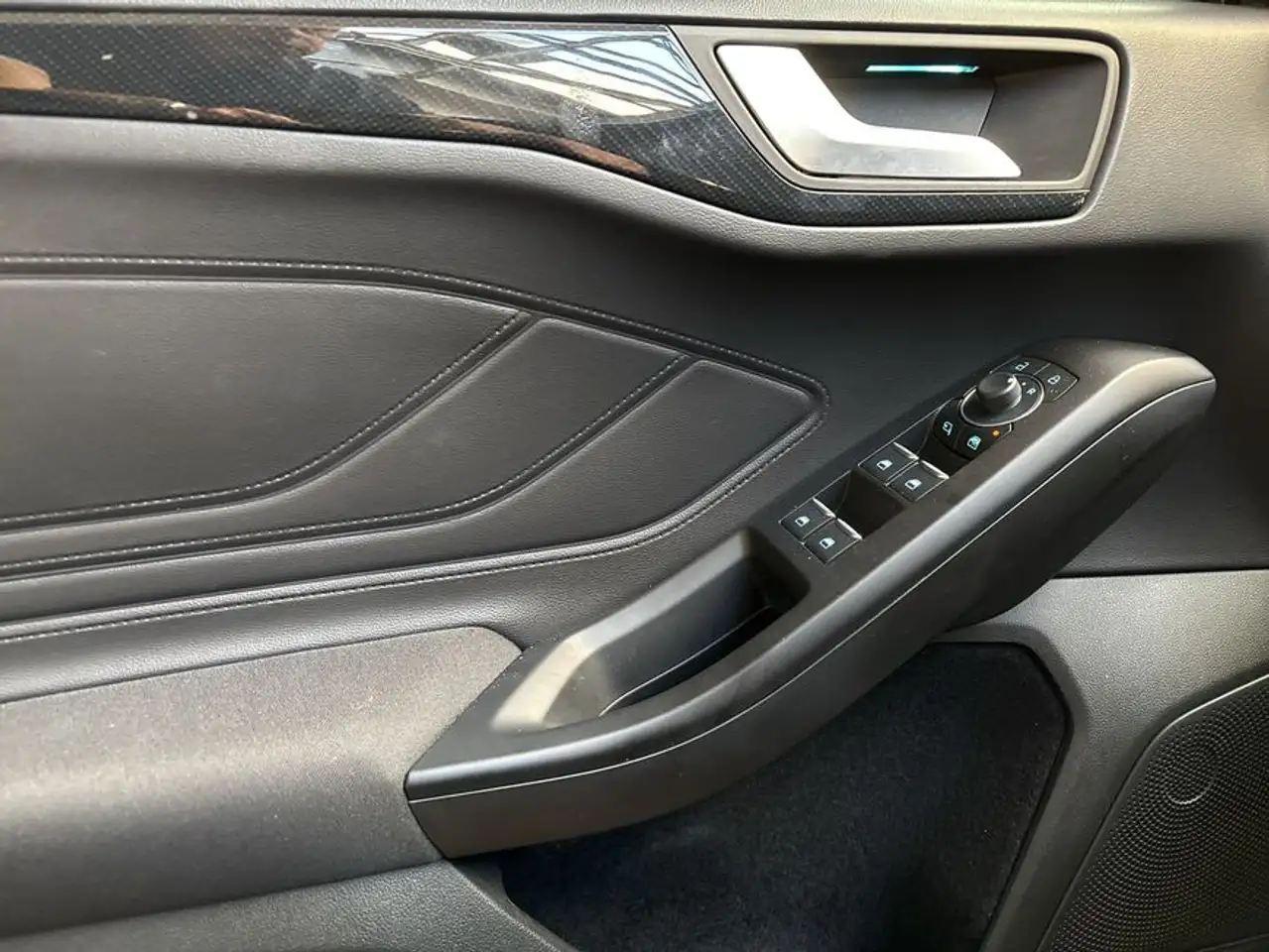 Ford Focus Turnier 1.0 EcoBoost Hybrid Aut. ST-LINE X — Galerie du véhicule 19