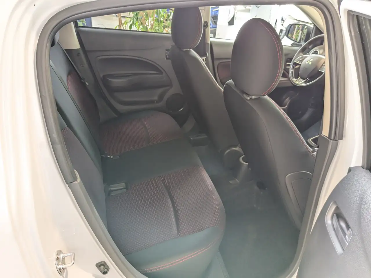 Mitsubishi Space Star 1.2 l 52 kW Select+ Black — Galerie du véhicule 6
