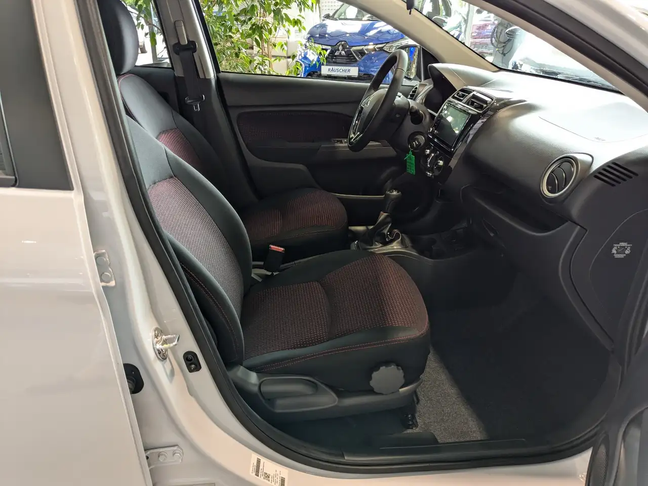 Mitsubishi Space Star 1.2 l 52 kW Select+ Black — Galerie du véhicule 5