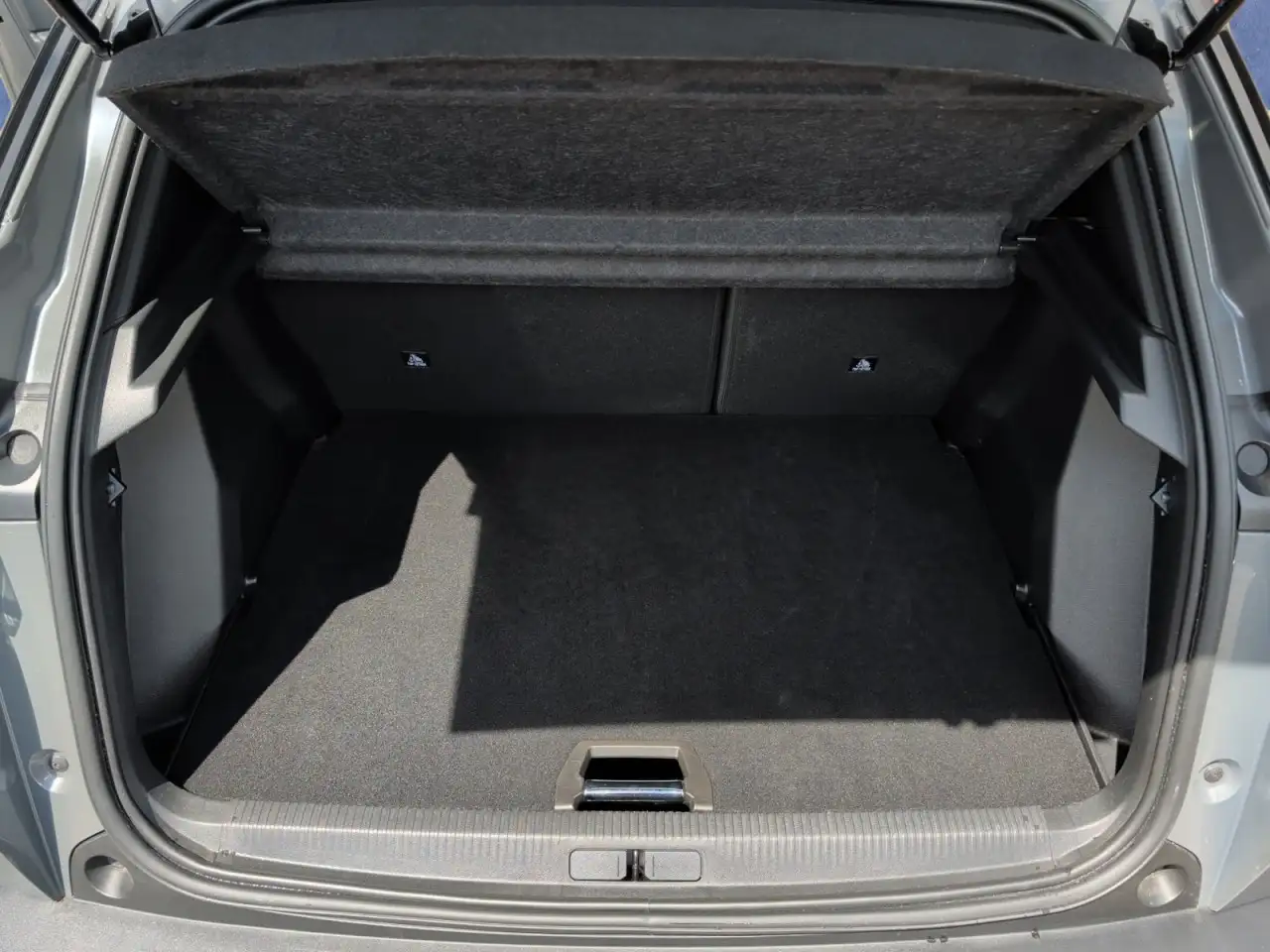 Peugeot 2008 GT 130 PT Aut.+Grip-Cntrl+360Kamera+ACC+AHK Klima — Galerie du véhicule 5