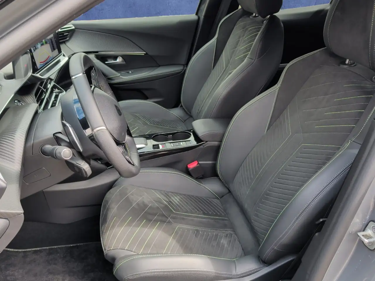 Peugeot 2008 GT 130 PT Aut.+Grip-Cntrl+360Kamera+ACC+AHK Klima — Galerie du véhicule 12