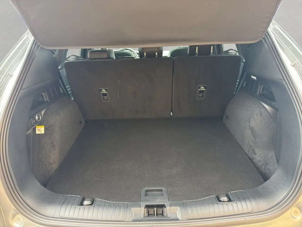 Ford Kuga 1.5 EcoBoost ST-LINE X — Vehicle gallery 4