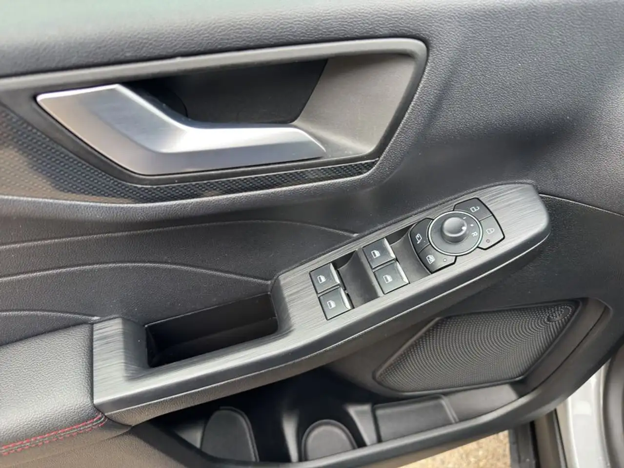 Ford Kuga 1.5 EcoBoost ST-LINE X — Vehicle gallery 11