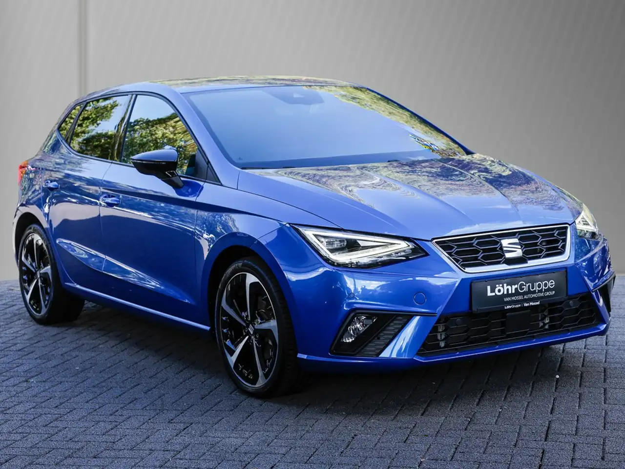 SEAT Ibiza 1.0 TSI DSG FR LED-Sch., RFK, Navi., Tel., Full... — معرض صور السيارة 4