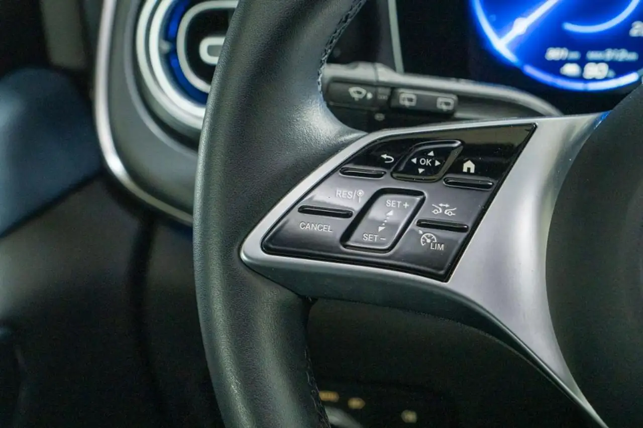 Mercedes-Benz Sonstige EQV *300 Avantgarde Lang Pano Distro 360° LED — Vehicle gallery 20