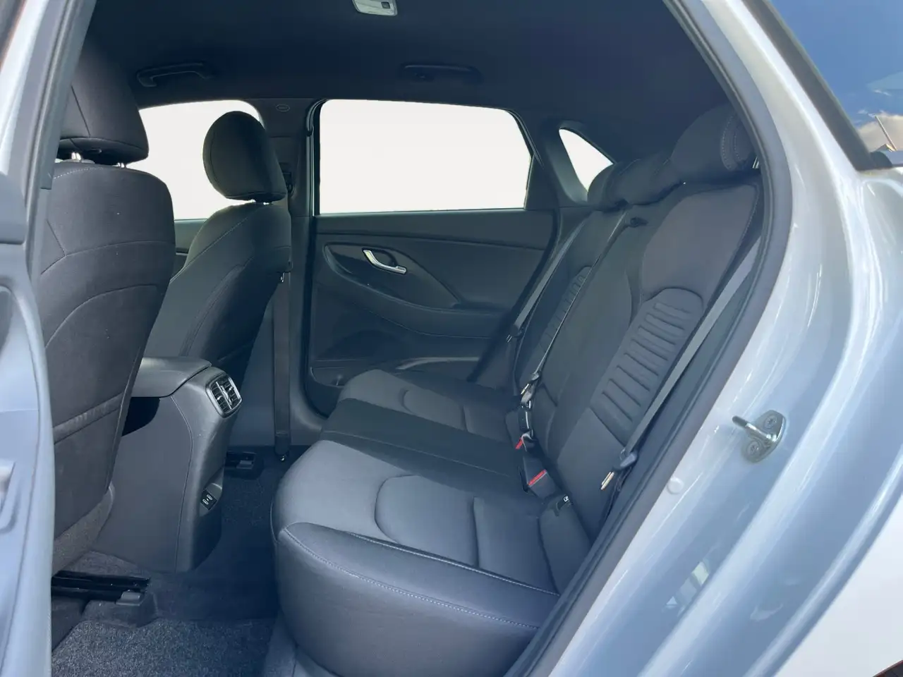 Hyundai i30 1.0 T-GDI Advantage 2xKlima ACC AUT Facelift — Vehicle gallery 15
