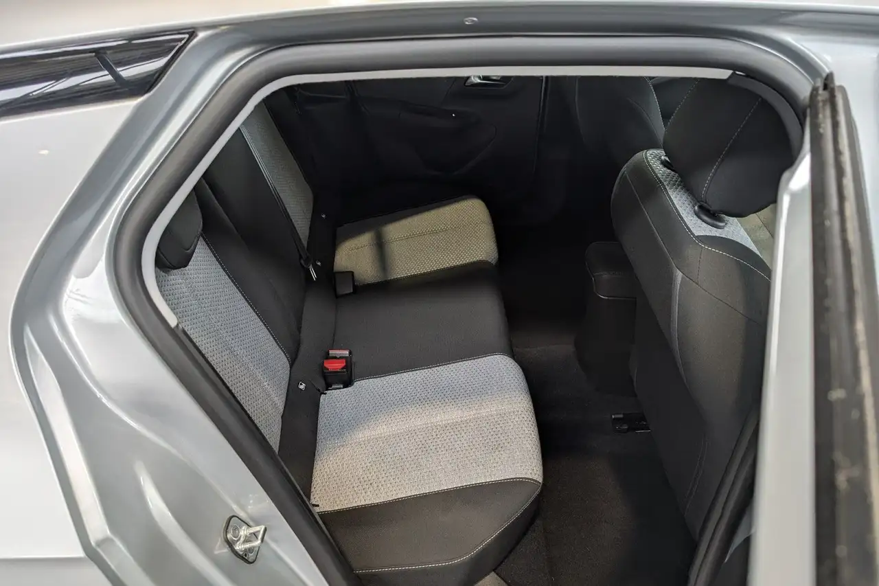 Opel Corsa 1.2 Turbo *LED*SHZ*Kamera* — Galerie du véhicule 9